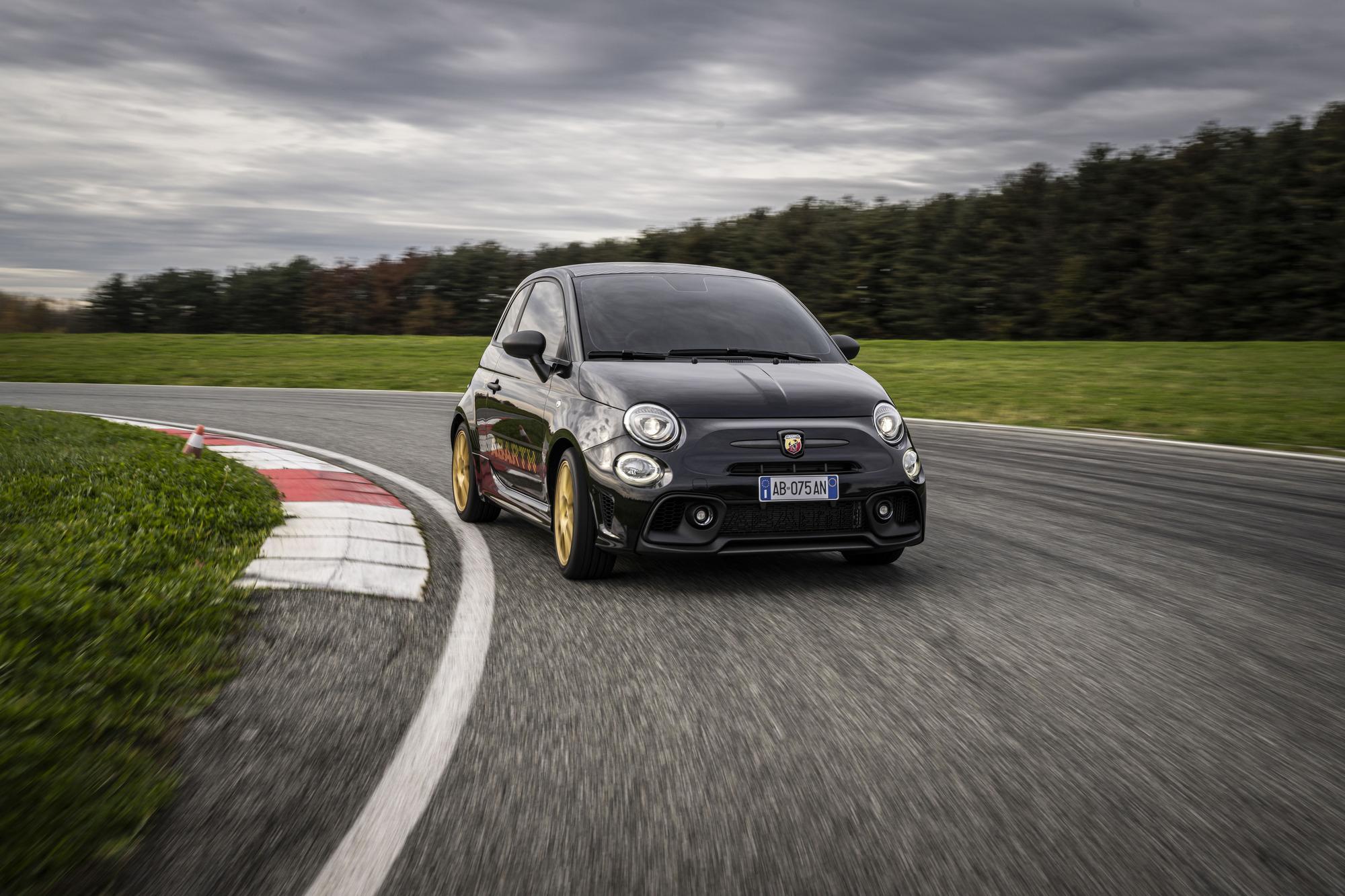 H Abarth δεν σκοπεύει να φέρει ICE κινητήρες στα μοντέλα της στο μέλλον